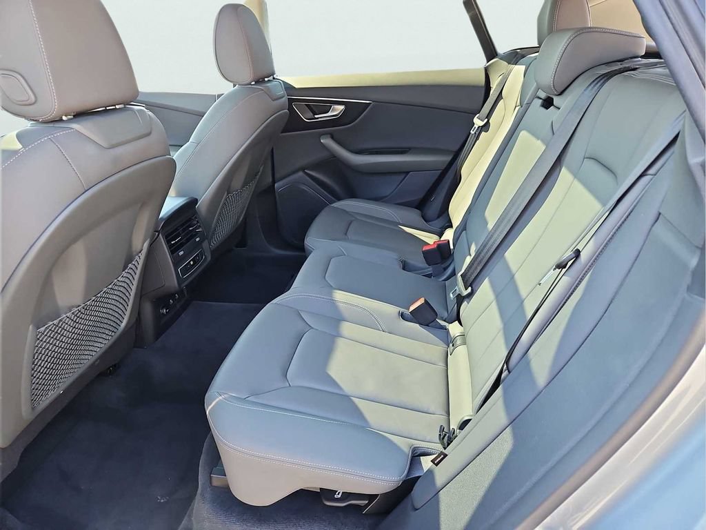 Certified 2025 Audi Q8 Premium AWD/4WD image 33