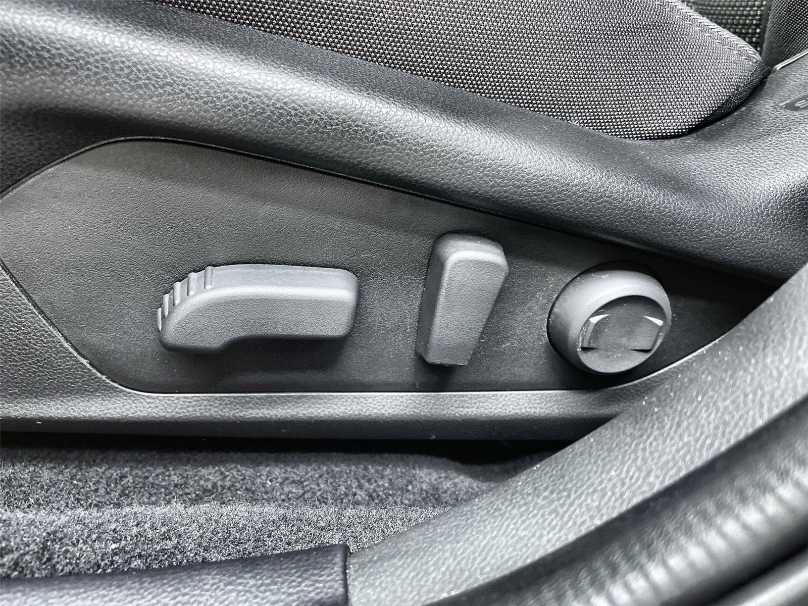 Used 2024 Subaru Crosstrek 2.0i Premium image 13