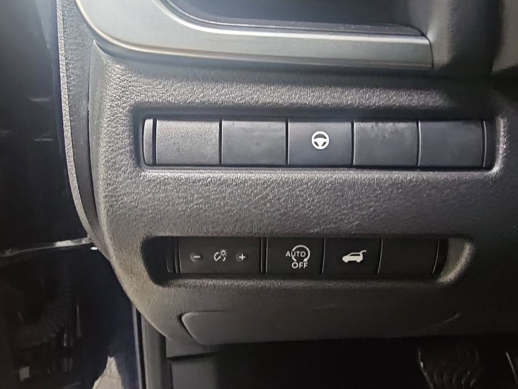 Used 2025 Nissan Rogue SV image 14