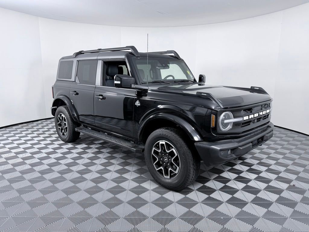 Used 2023 Ford Bronco Outer Banks image 2