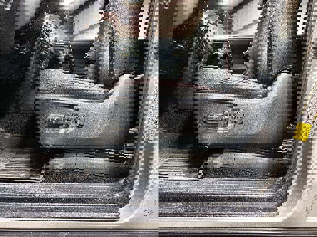 Used 2020 Toyota 4Runner Venture w/ Moonroof Package image 13