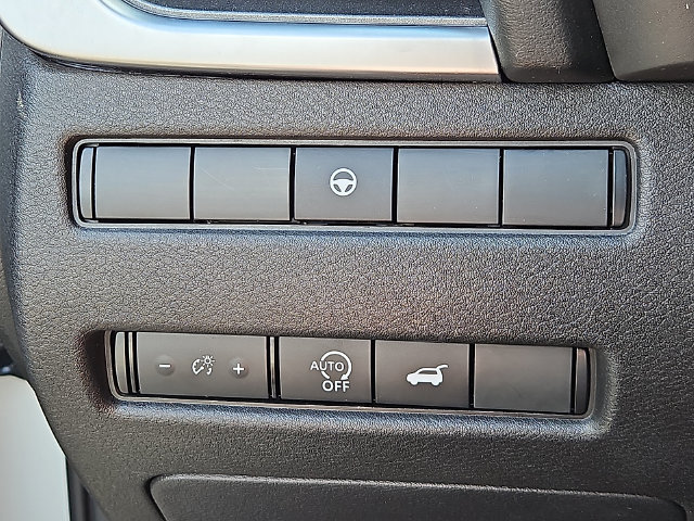 Used 2025 Nissan Rogue SV AWD/4WD image 23