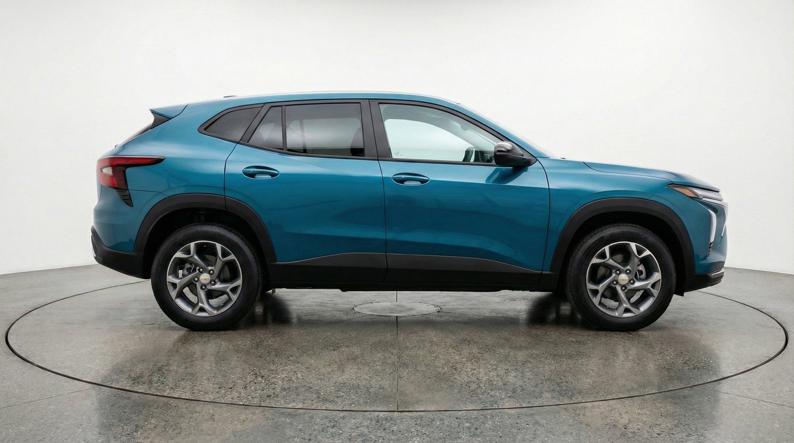 Used 2025 Chevrolet Trax LT w/ LT Convenience Package FWD image 11