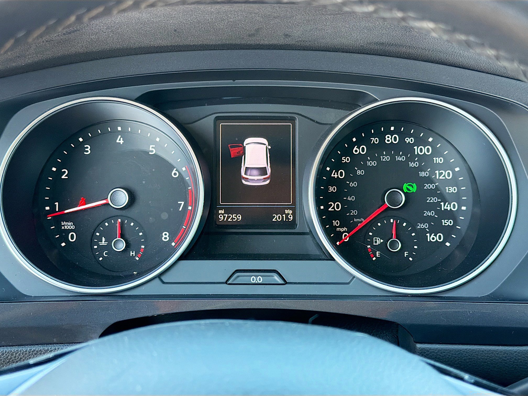 Used 2020 Volkswagen Tiguan SE image 39