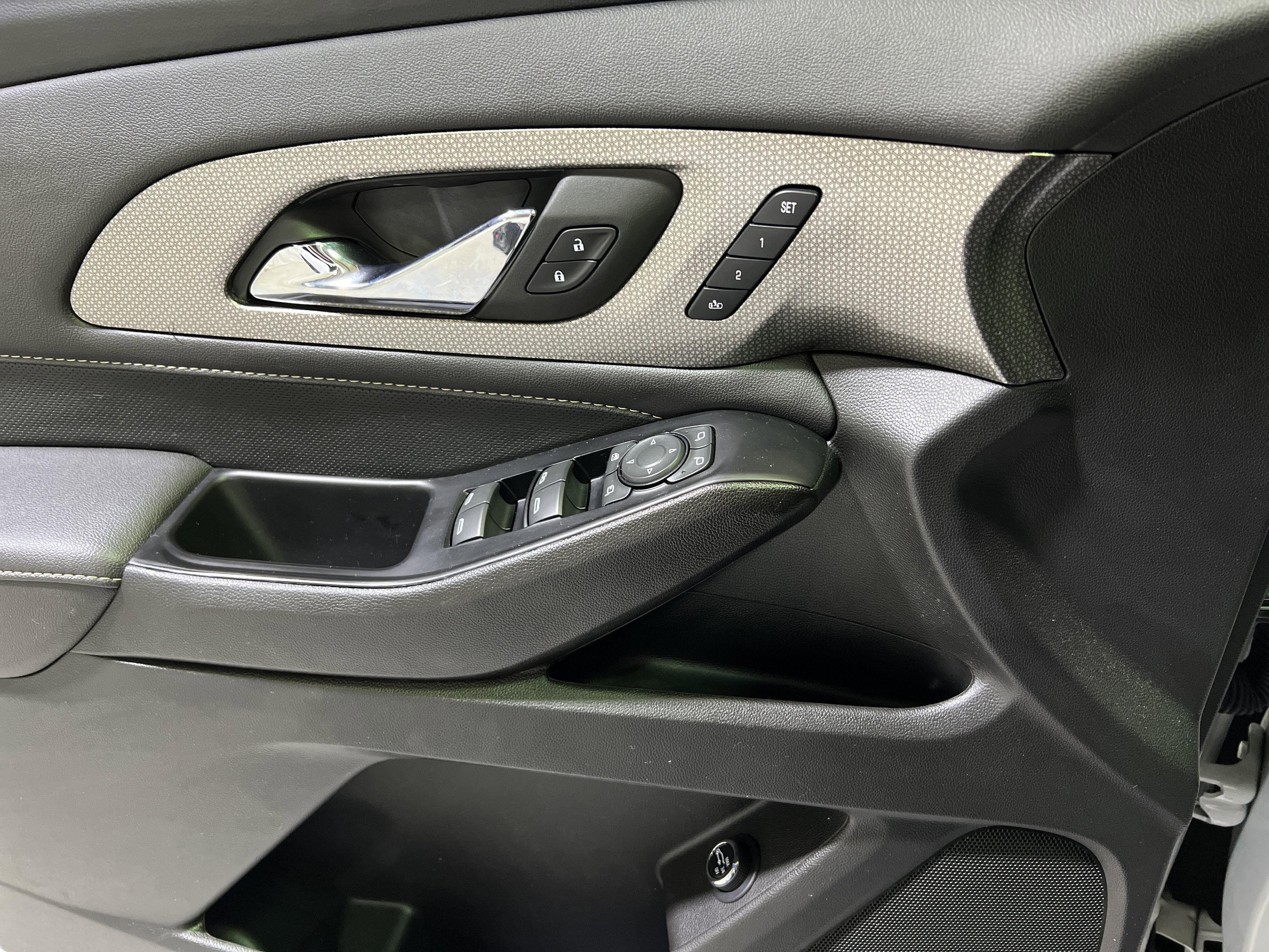 Used 2023 Chevrolet Traverse Premier w/ Redline Edition image 26