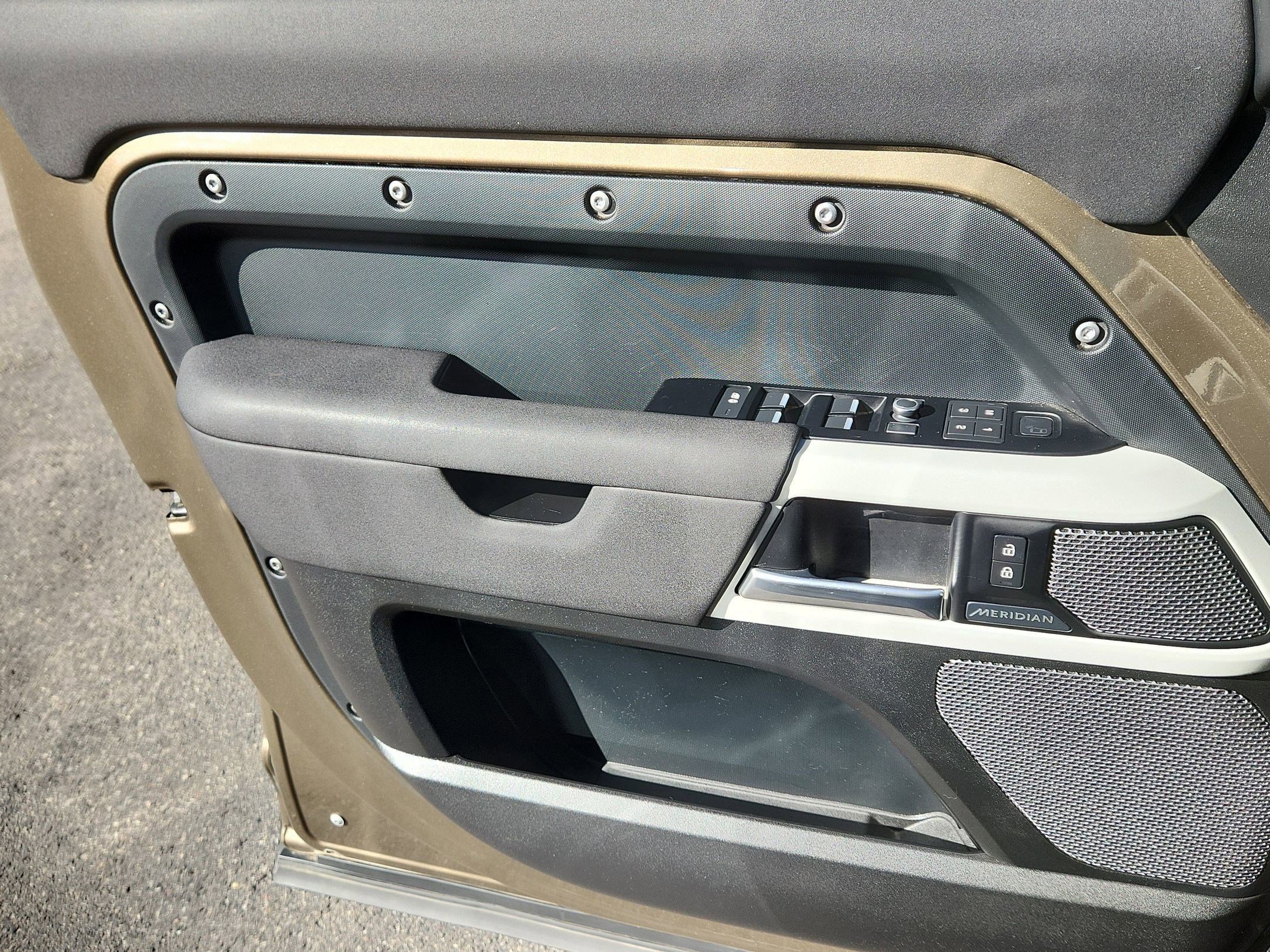 Used 2020 Land Rover Defender 110 SE image 10