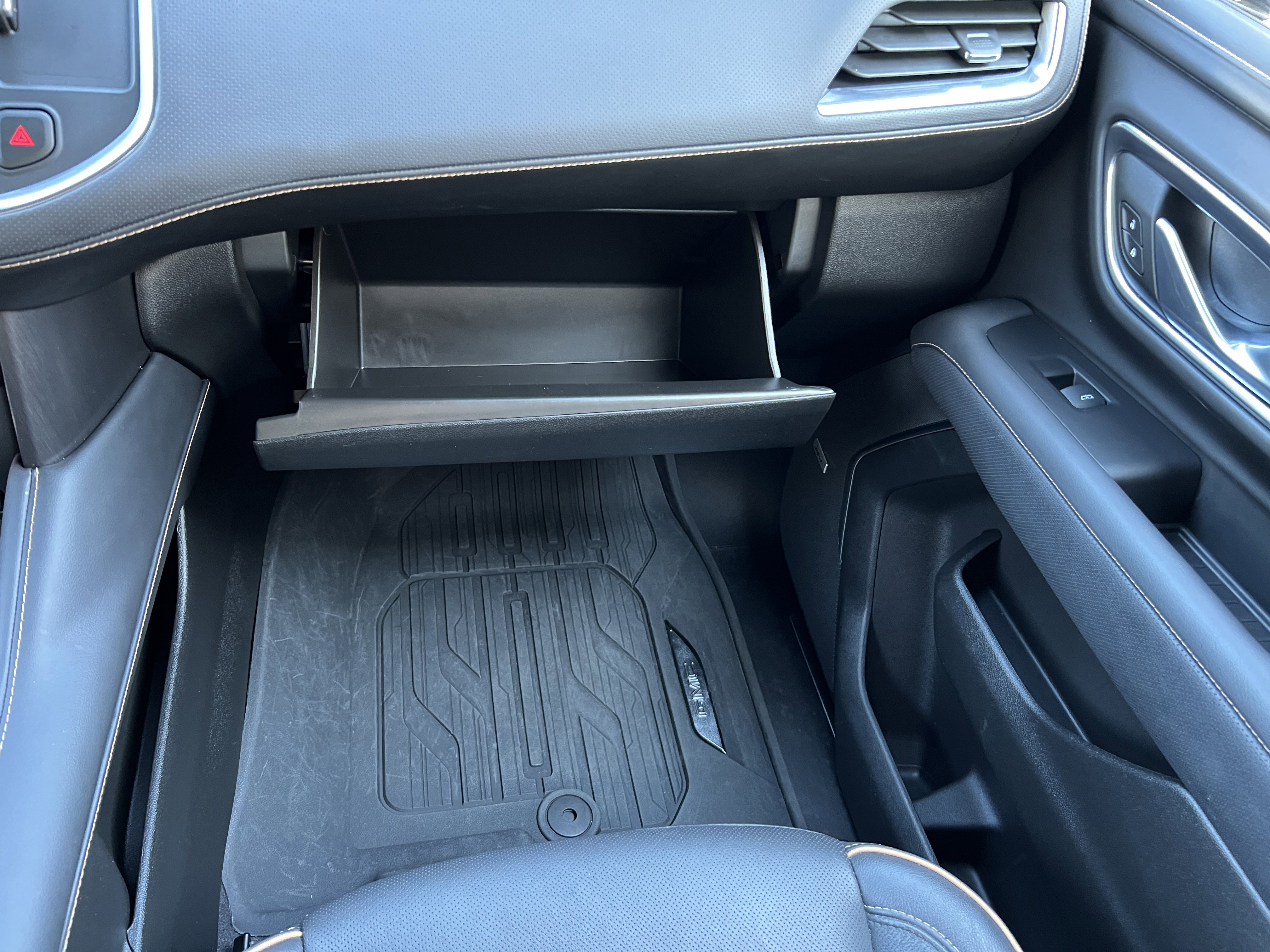 Used 2024 GMC Yukon AT4 image 39