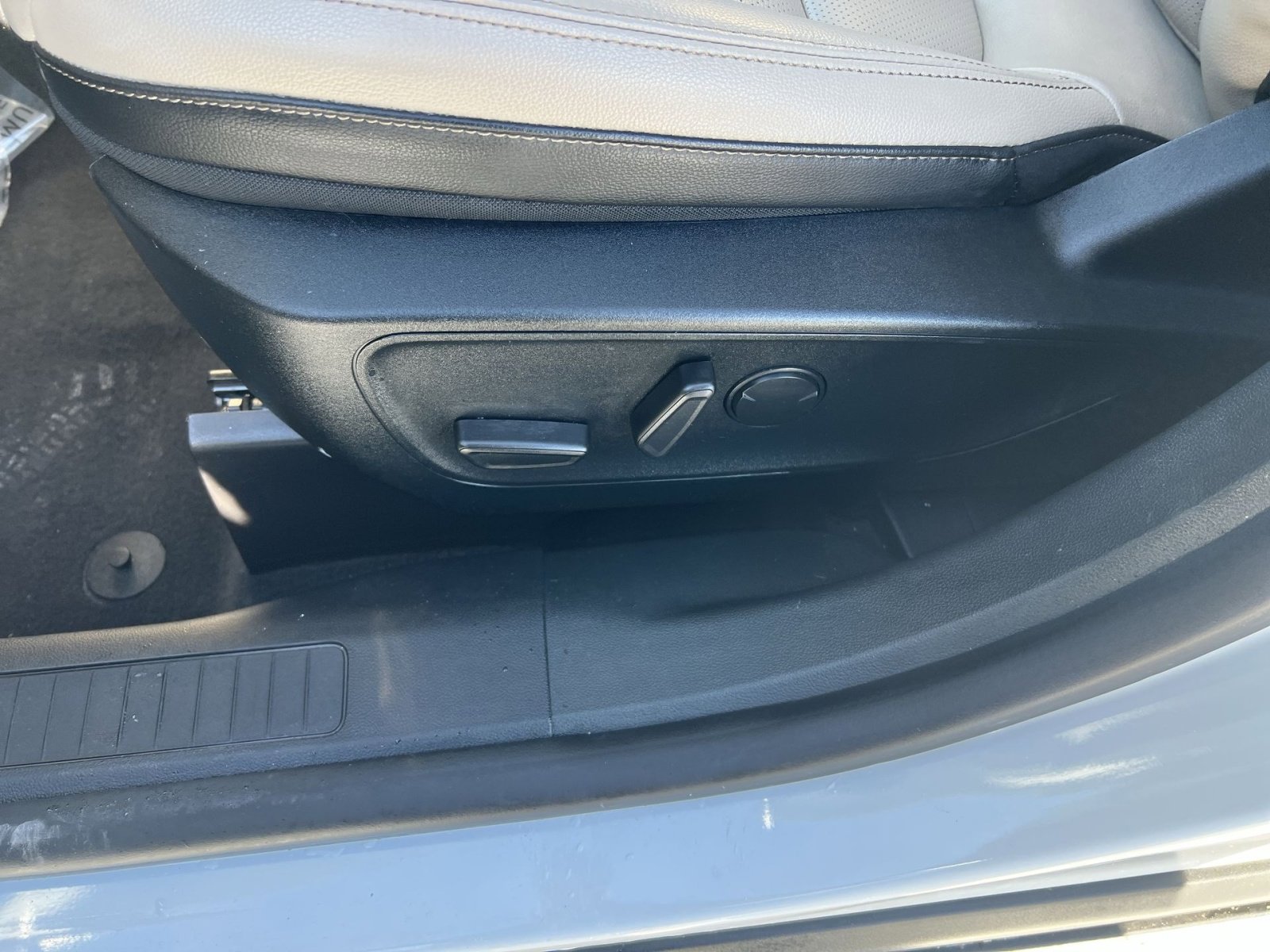 Used 2020 Ford Escape SEL image 14