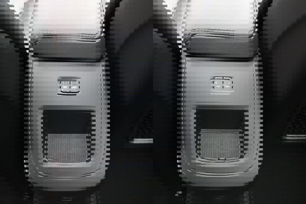 Used 2025 Volvo S60 B5 Core image 14