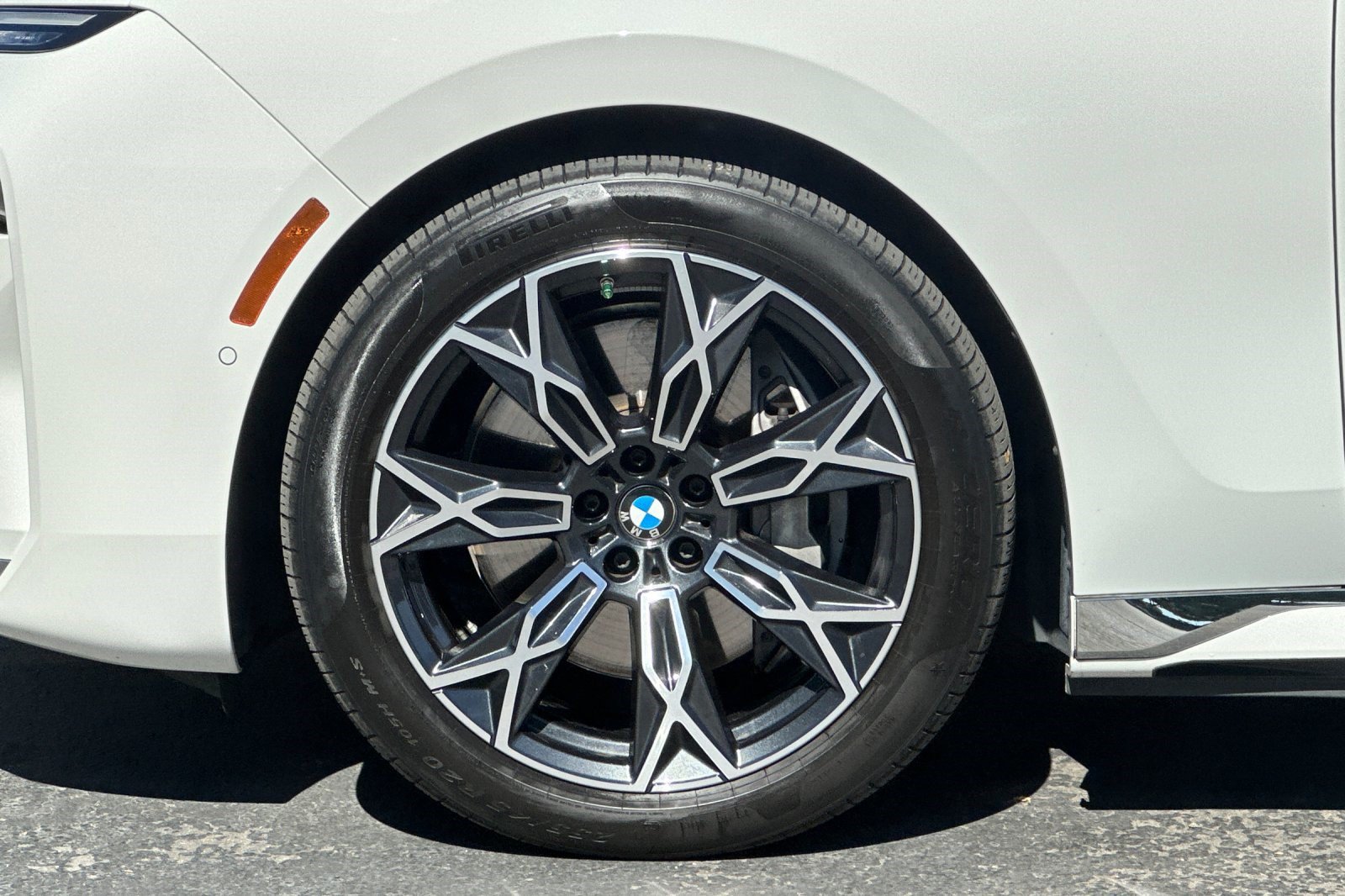 Certified 2024 BMW i7 eDrive50 RWD image 38