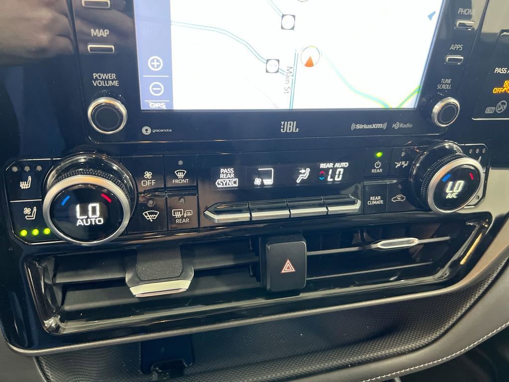 Used 2021 Toyota Highlander Limited image 17