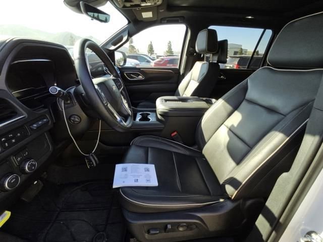 Used 2024 Chevrolet Suburban Premier RWD image 4