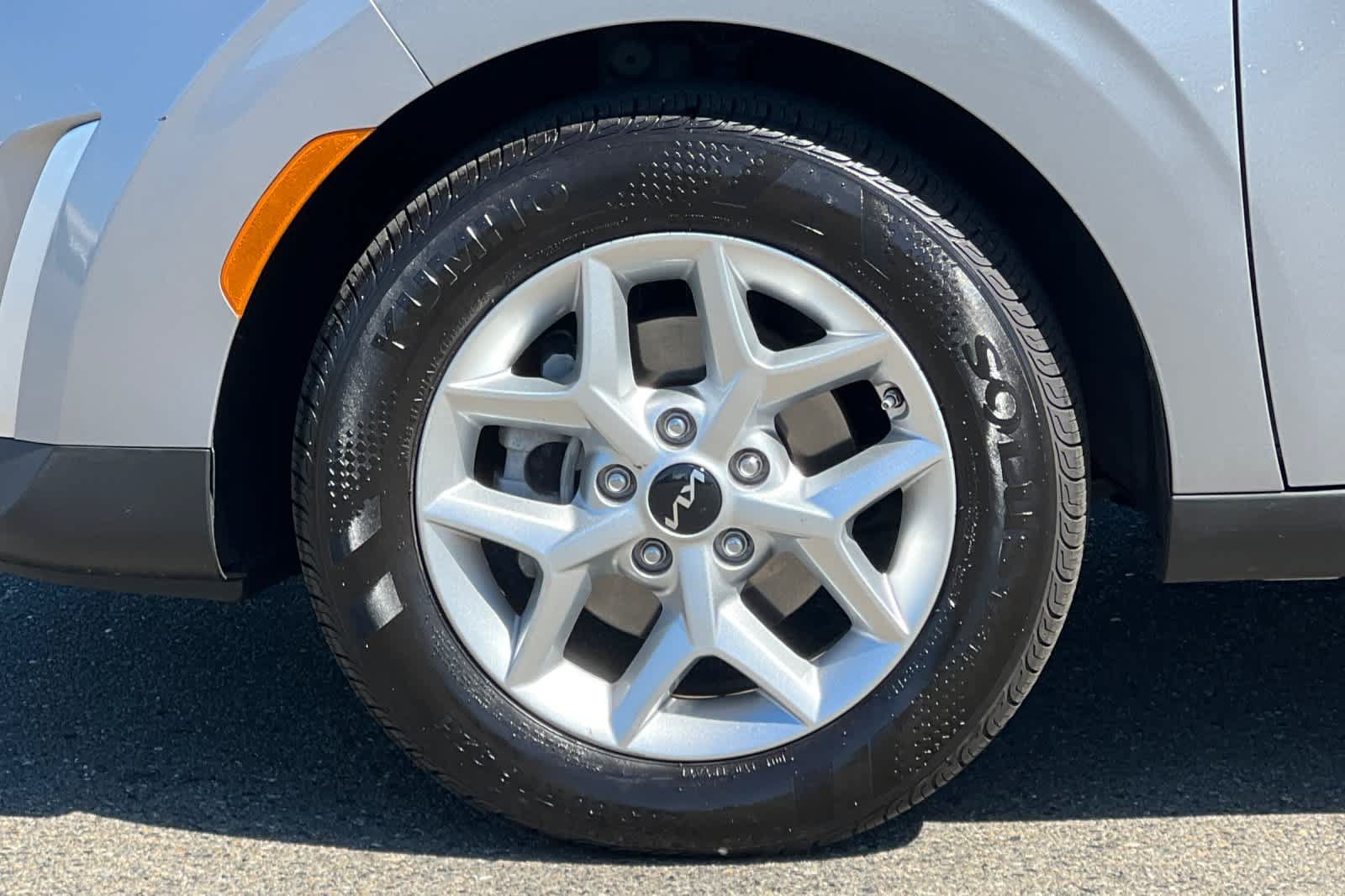 Used 2023 Kia Soul LX w/ LX Technology Package FWD image 29
