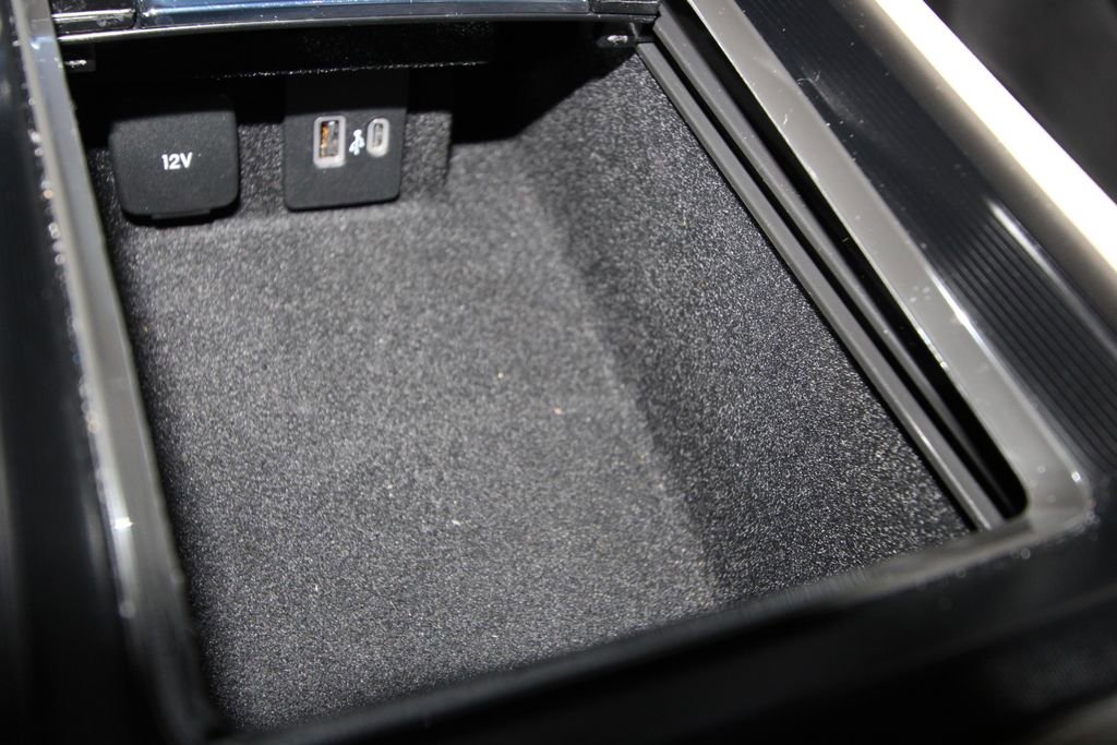 Used 2025 Lincoln Corsair AWD image 20