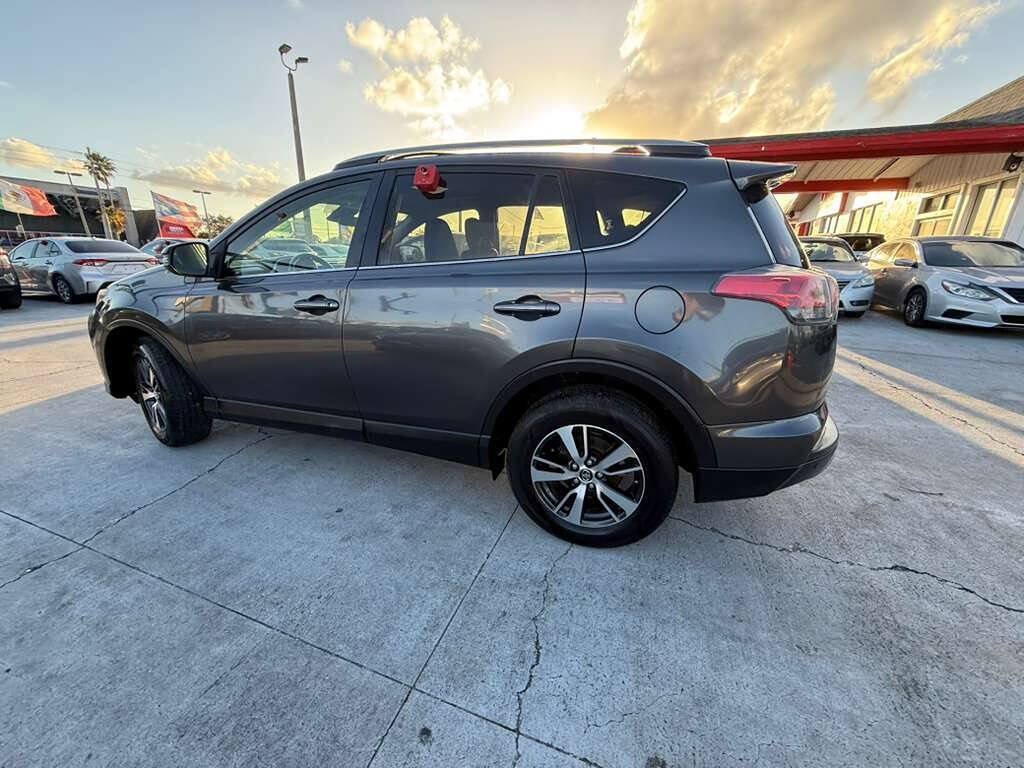 Used 2017 Toyota RAV4 XLE FWD image 2