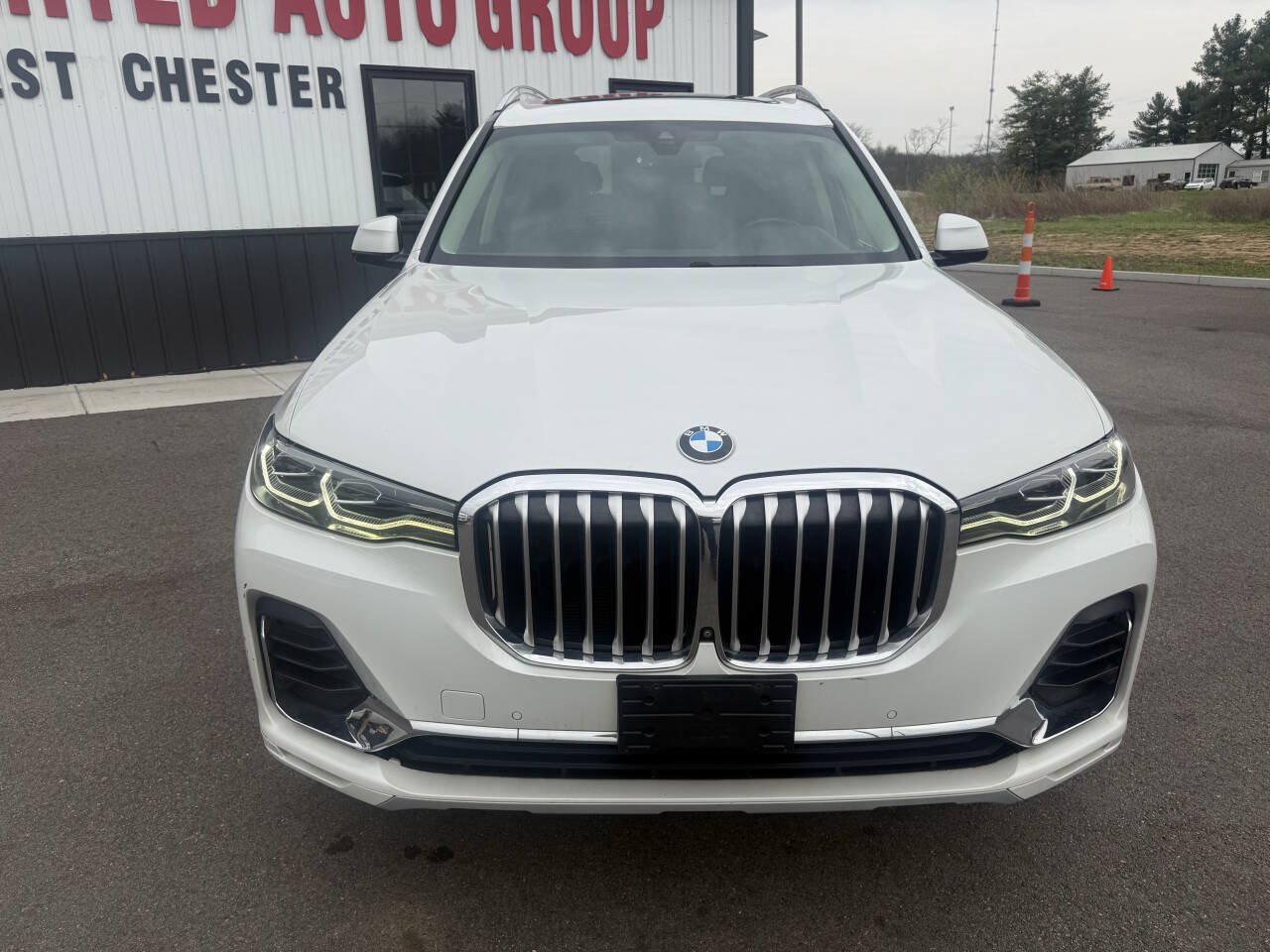 Used 2021 BMW X7 xDrive40i w/ Parking Assistance Package AWD/4WD image 3