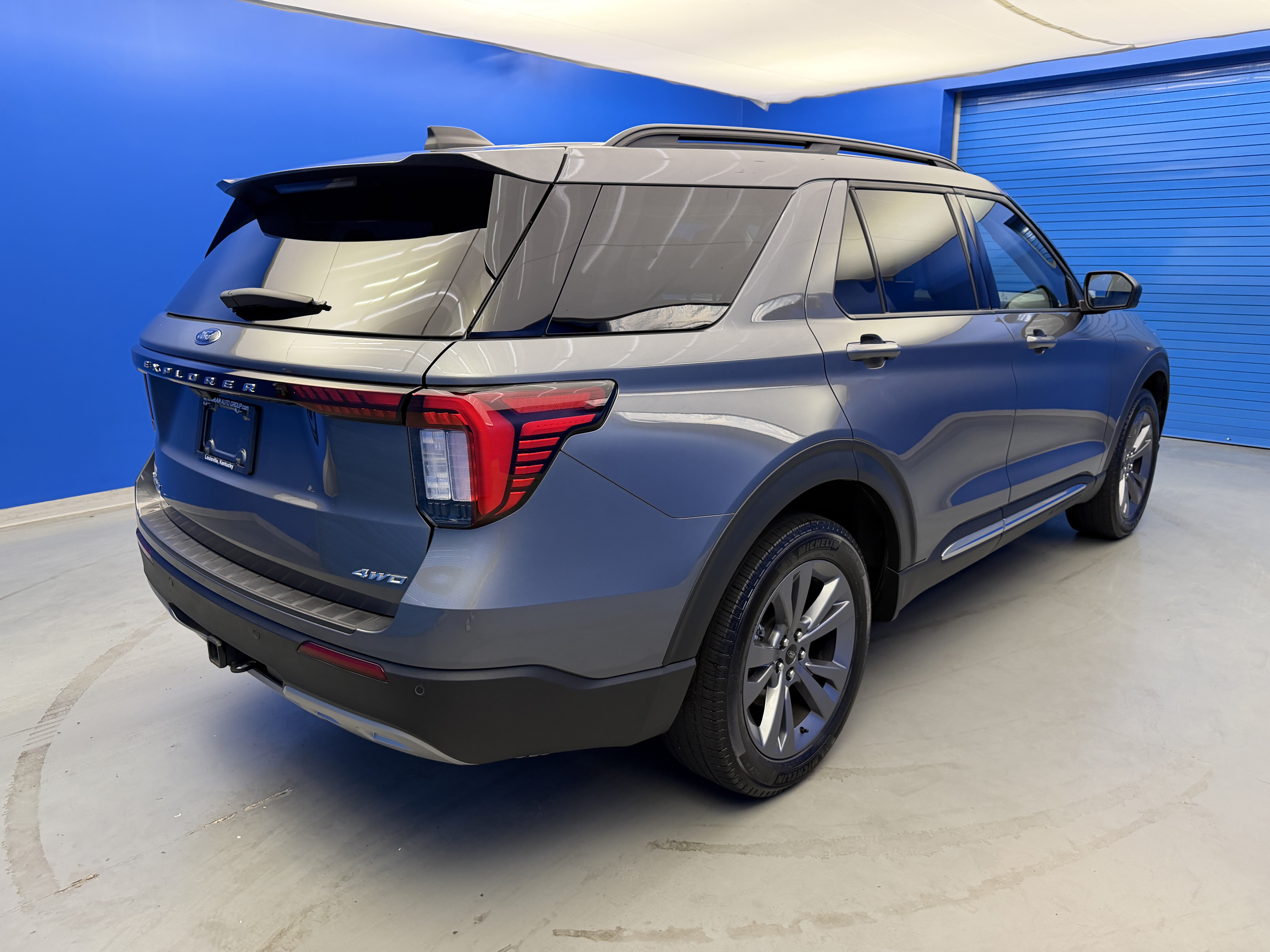 Used 2025 Ford Explorer Active w/ Active Comfort Package AWD/4WD image 7