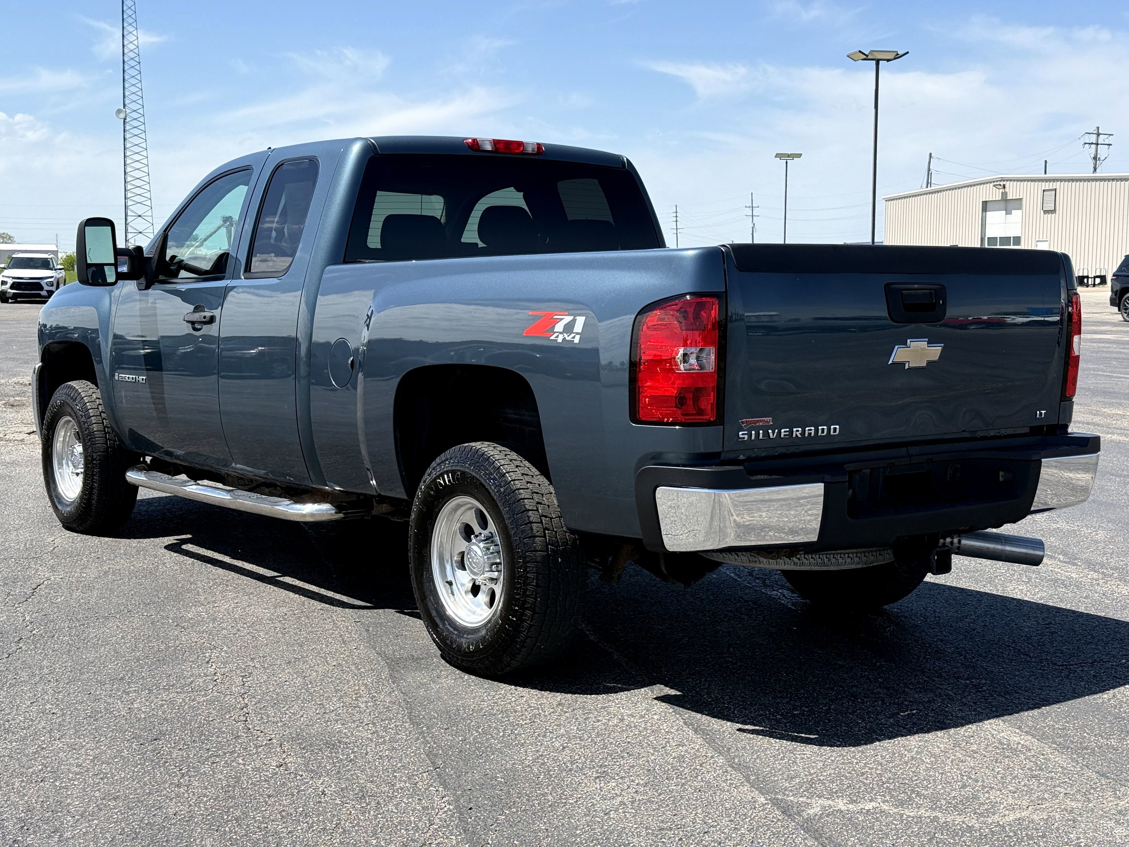 Used 2009 Chevrolet Silverado 2500 LT w/ Exterior Plus Package AWD/4WD image 6