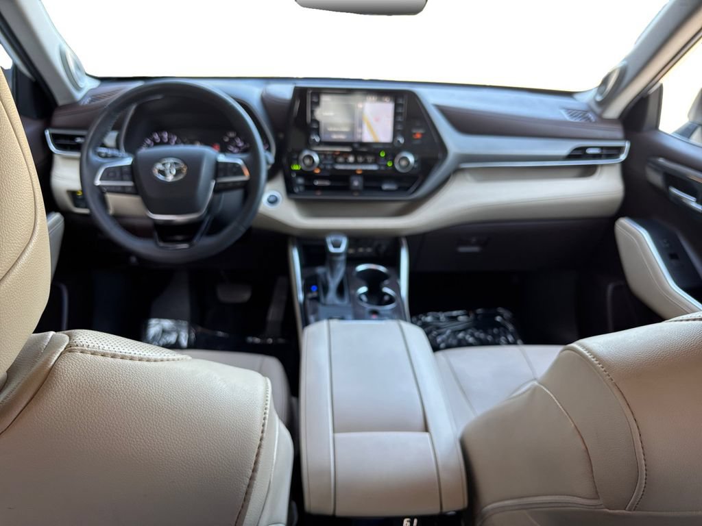 Used 2020 Toyota Highlander Limited FWD image 10