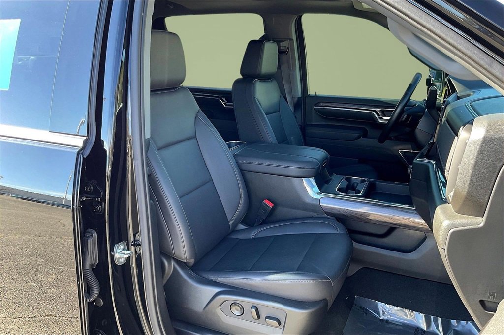 Used 2024 Chevrolet Silverado 2500 LTZ w/ LTZ Convenience Package image 7