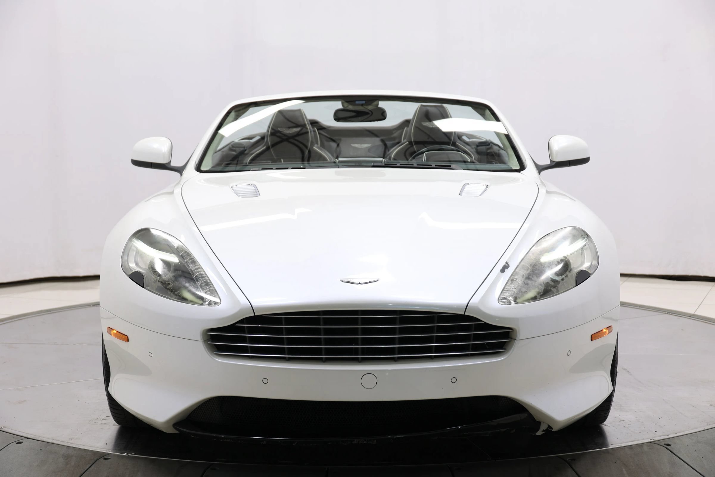 Used 2016 Aston Martin DB9 GT RWD image 86