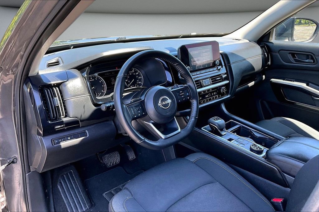 Used 2024 Nissan Pathfinder SV AWD/4WD image 17