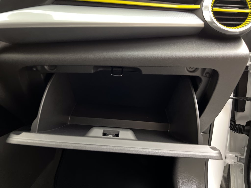 Used 2025 Chevrolet Trax LT FWD image 32