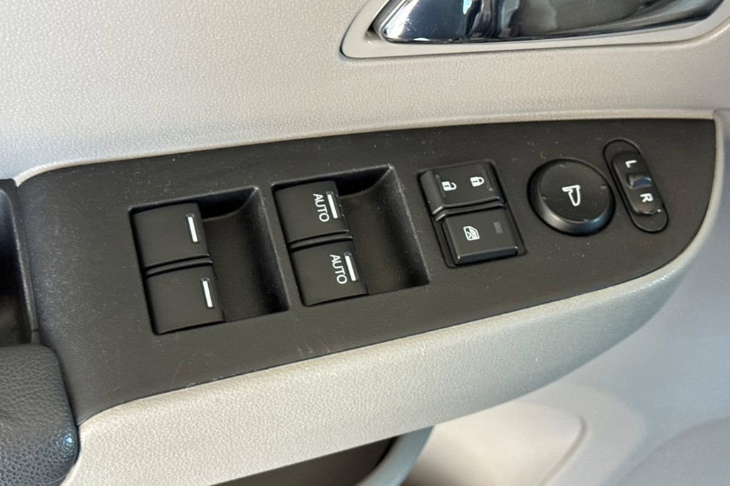 Used 2016 Honda Odyssey SE image 15