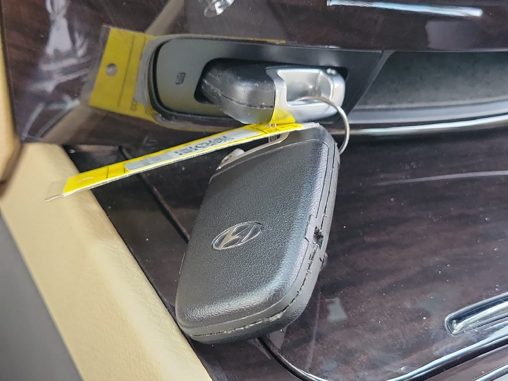 Used 2010 Hyundai Genesis 3.8 RWD image 32