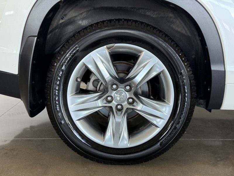 Used 2014 Toyota Highlander Limited FWD image 9