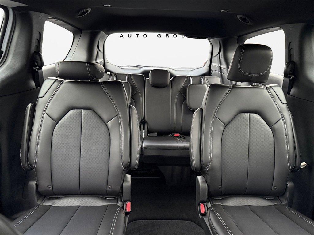 New 2026 Chrysler Pacifica Select image 16