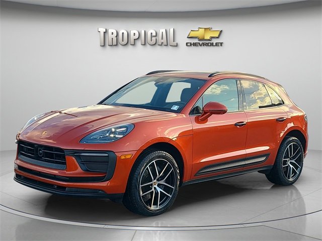 Used 2023 Porsche Macan Turbo image 3
