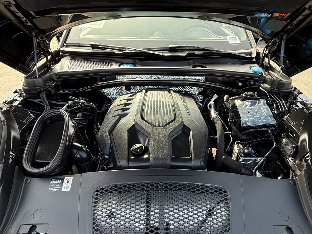 Used 2025 Porsche Macan image 43