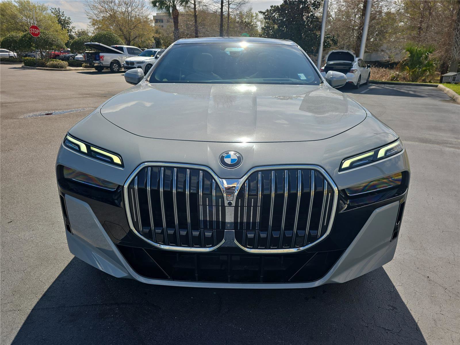 Used 2023 BMW 760i xDrive w/ Luxury Rear Seating Package image 7