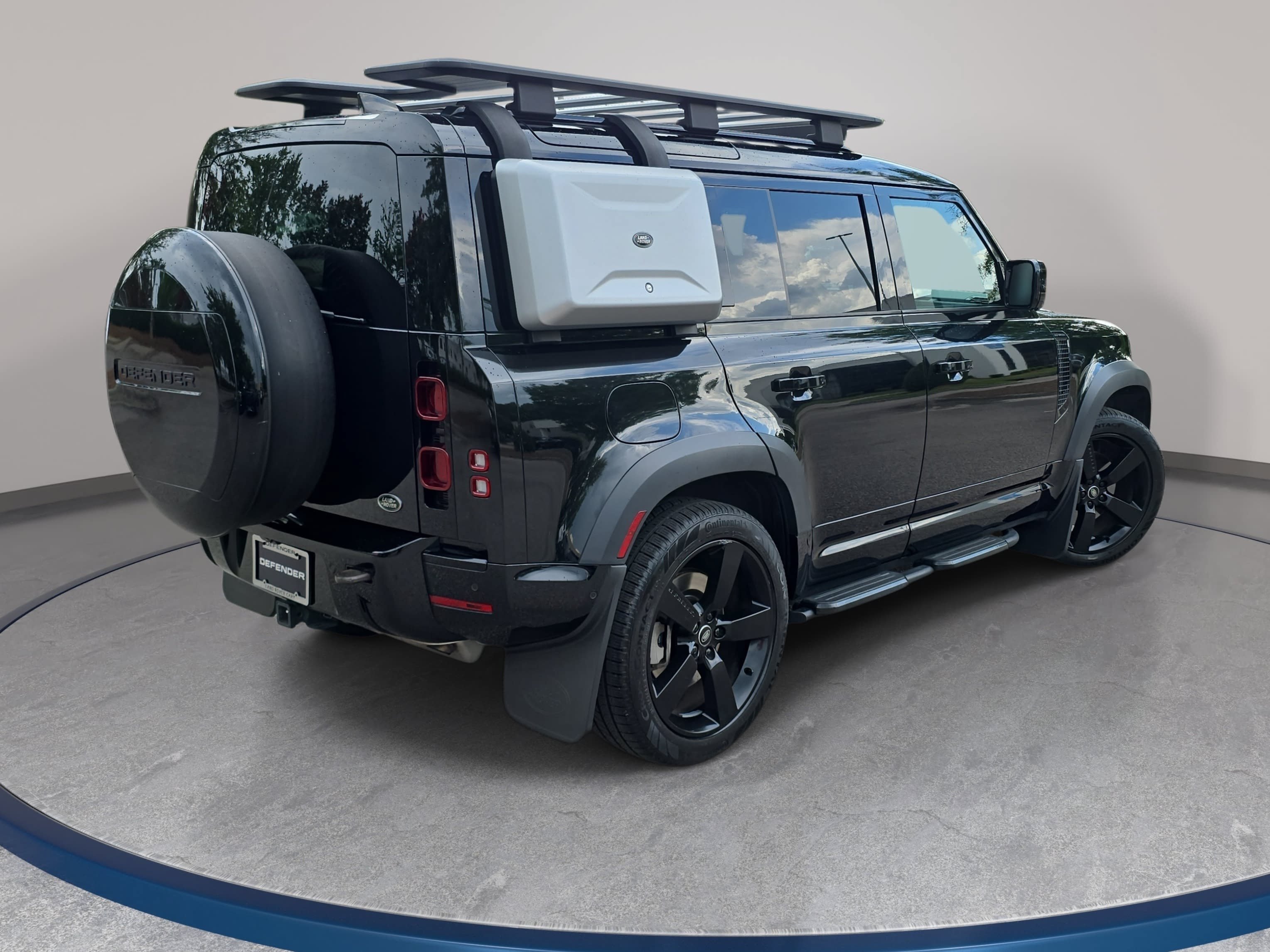 Used 2023 Land Rover Defender 110 X-Dynamic SE AWD/4WD image 5