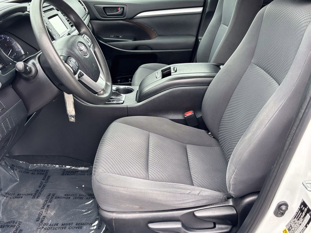 Used 2019 Toyota Highlander LE FWD image 16