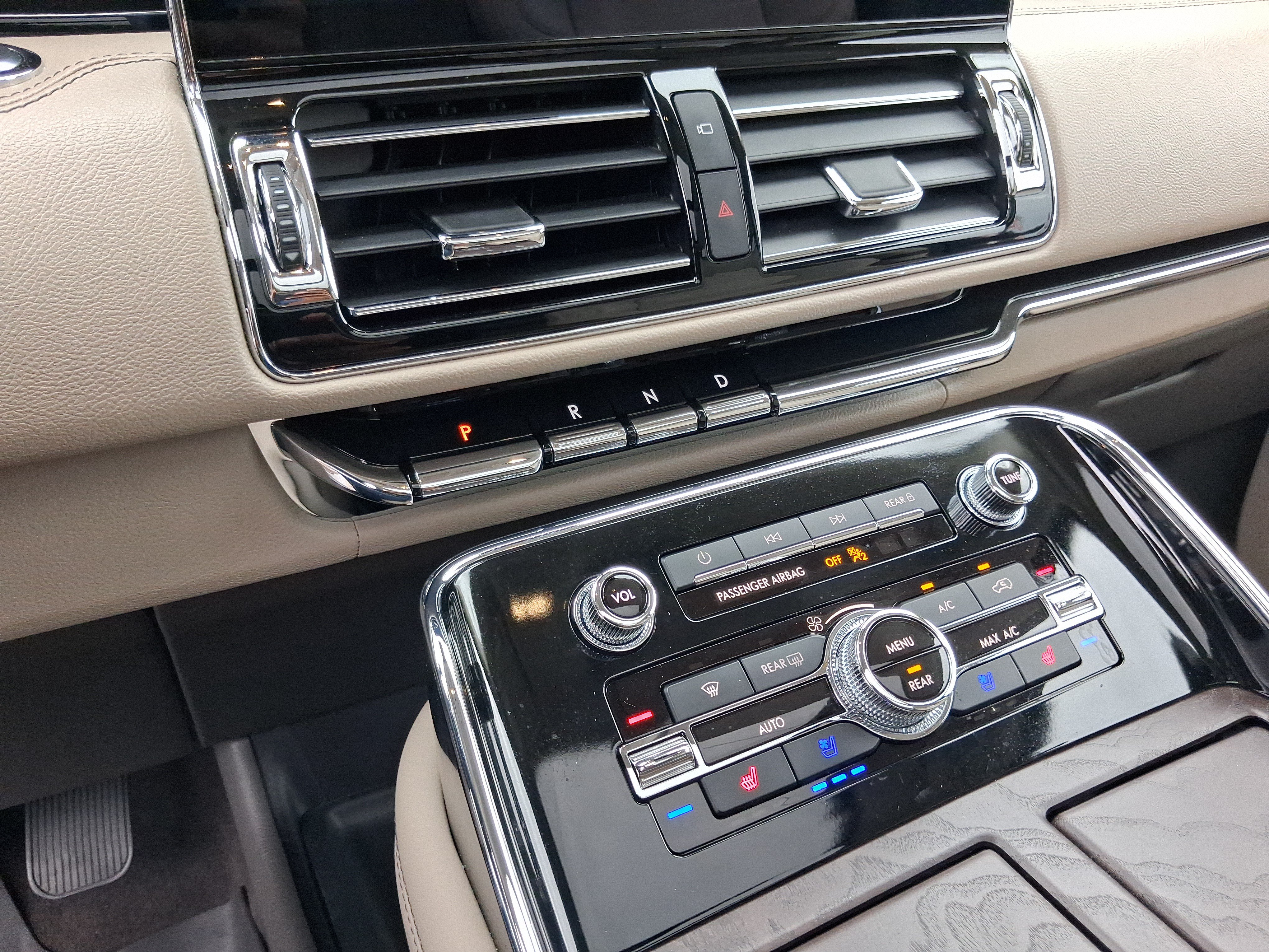 Certified 2024 Lincoln Navigator Premiere AWD/4WD image 19