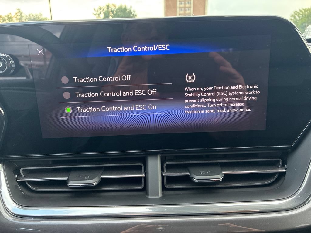 Used 2026 Chevrolet Trax ACTIV w/ Driver Confidence Package FWD image 20