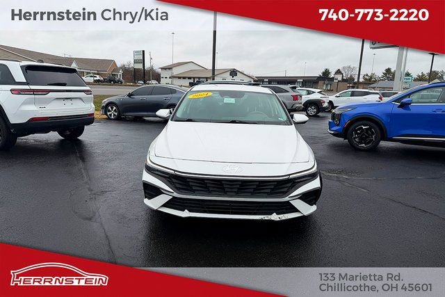 Used 2024 Hyundai Elantra SEL image 2
