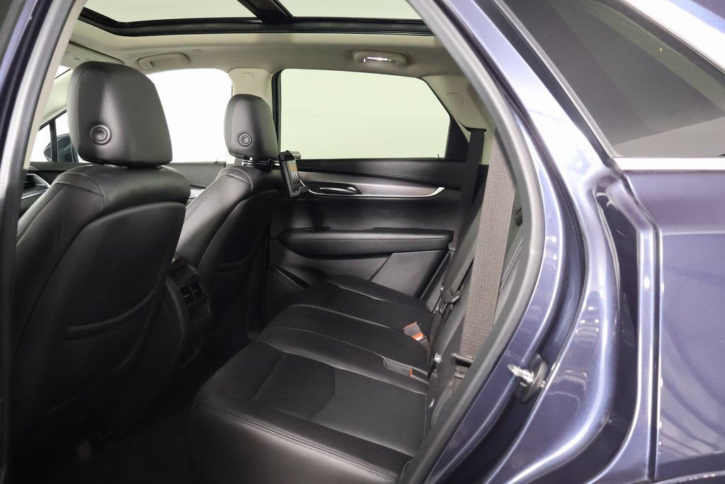 Used 2018 Cadillac XT5 Luxury w/ Driver Awareness Package FWD image 12