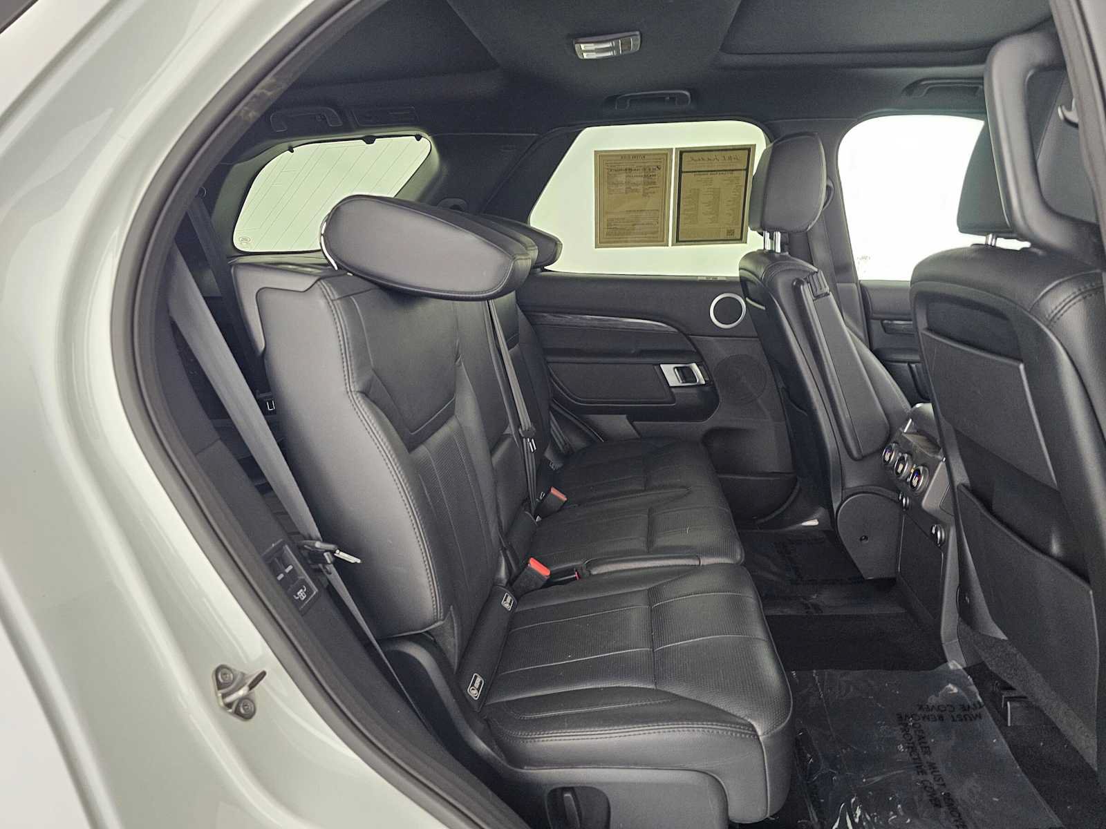 Used 2017 Land Rover Discovery HSE AWD/4WD image 12