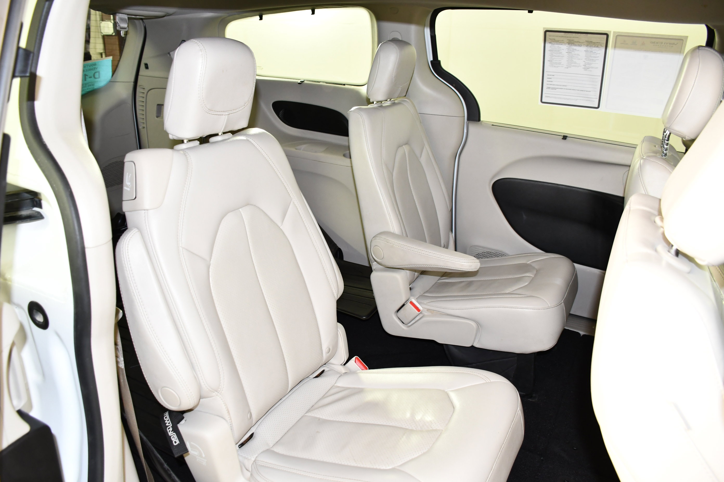 Used 2018 Chrysler Pacifica Touring-L w/ Advanced Safetytec Group FWD image 43