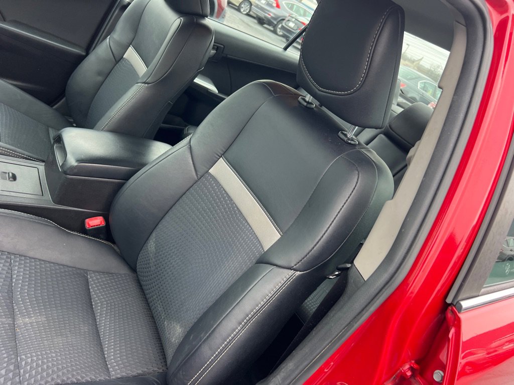 Used 2014 Toyota Camry L image 11