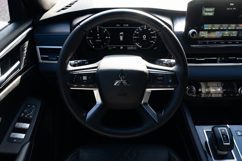 Used 2025 Mitsubishi Outlander SEL Black Edition image 11