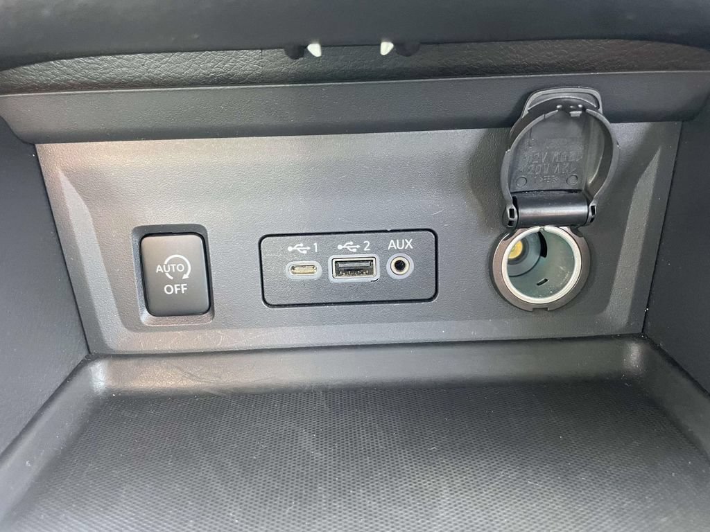 Used 2025 Nissan Sentra SR FWD image 27