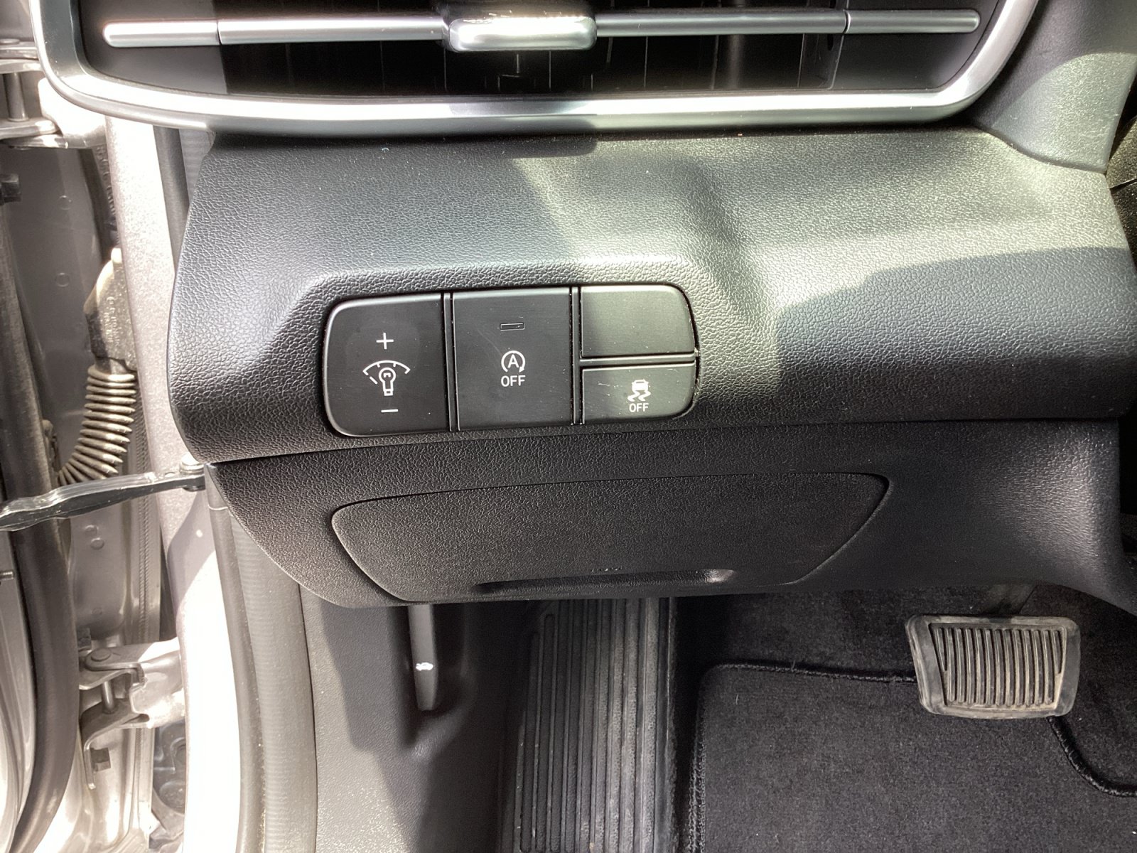 Used 2025 Hyundai Elantra SE w/ Cargo Package FWD image 25