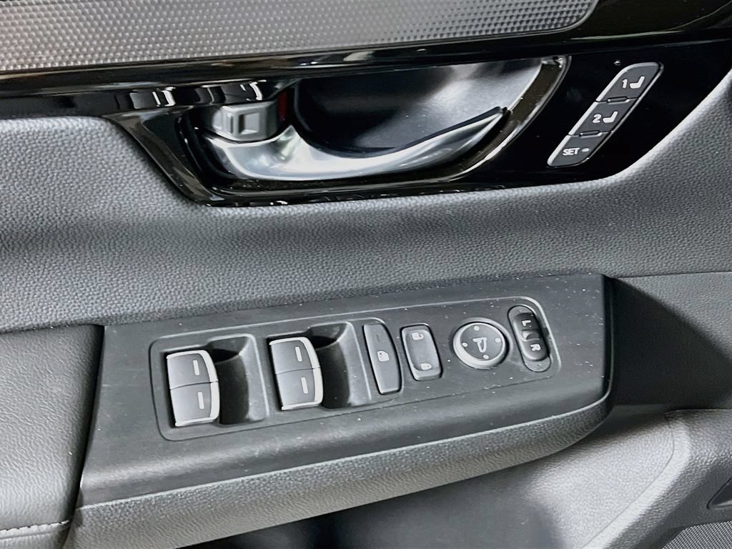 Used 2025 Honda CR-V EX-L image 16