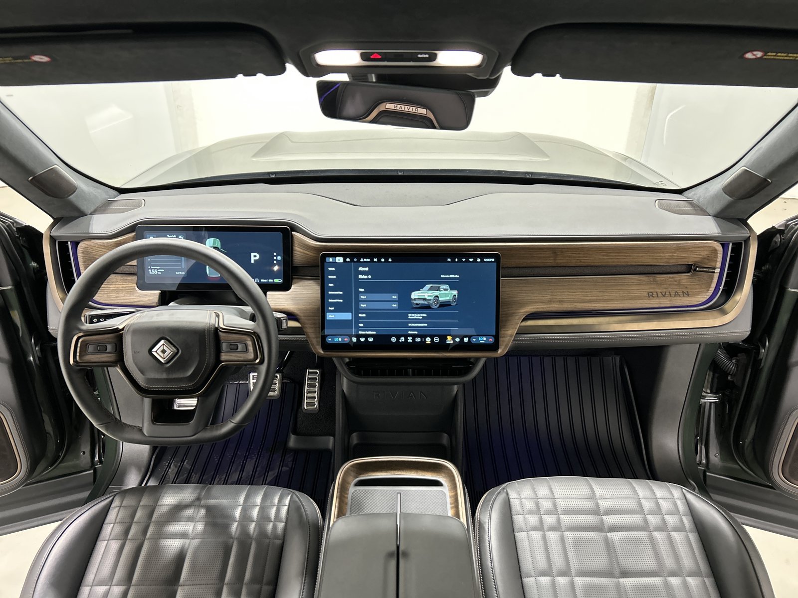 Used 2025 Rivian R1T Premium AWD/4WD image 25