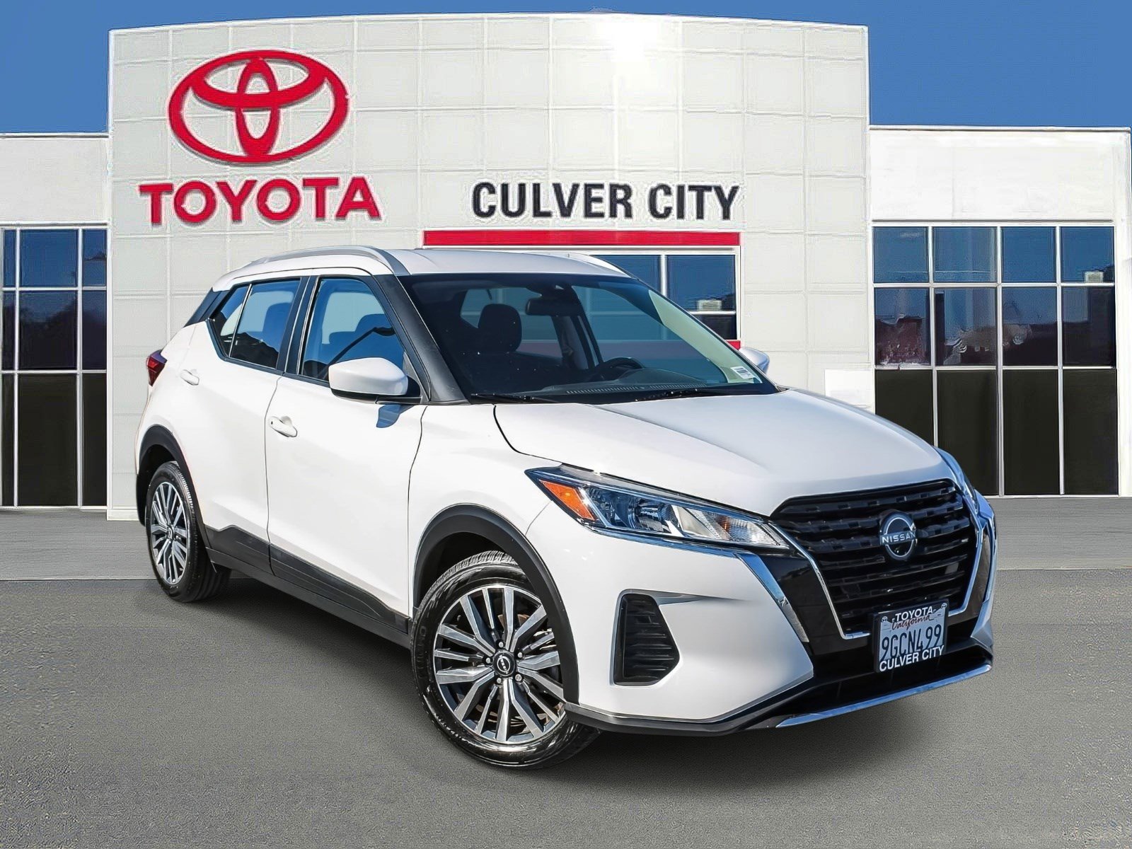 Used 2023 Nissan Kicks SV