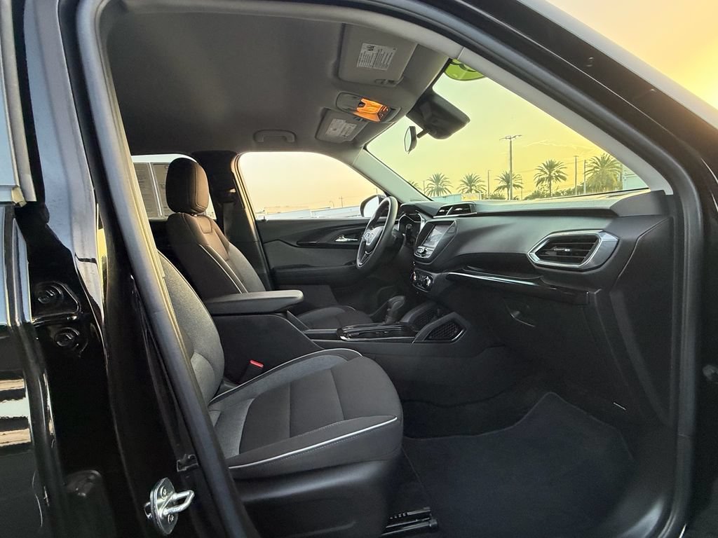 Used 2023 Chevrolet TrailBlazer LT FWD image 16